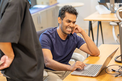 オフィスで雑談